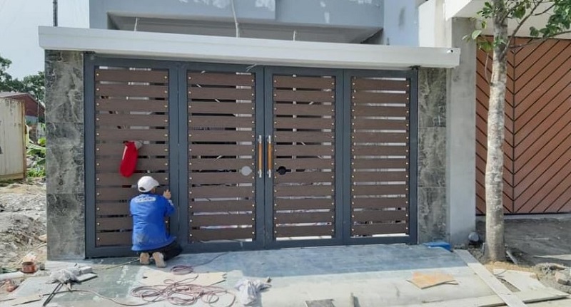 Cửa sắt giả gỗ