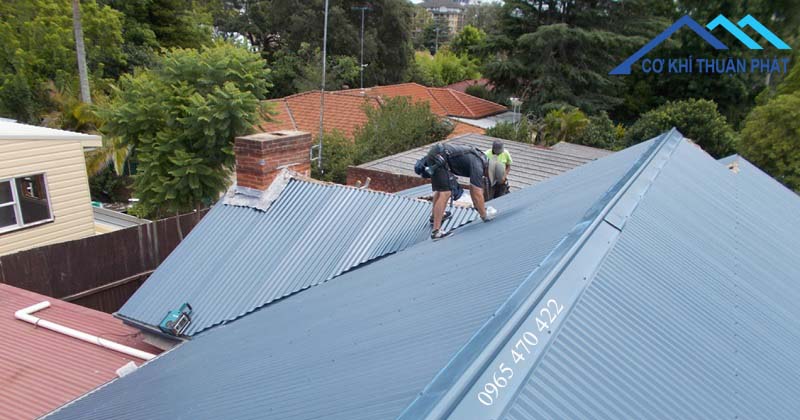 Thi công mái tôn