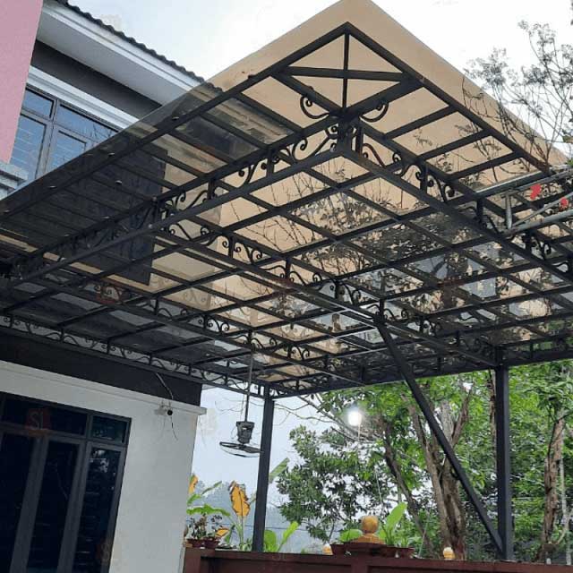 Ưu điểm nổi bật của mái tôn che sân trước nhà