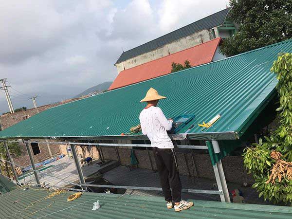 Mái tôn chống nóng sân thượng Mái tôn chống nóng sân thượng