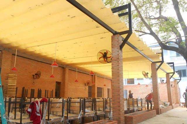 Mẫu mái tôn che sân trước nhà 9